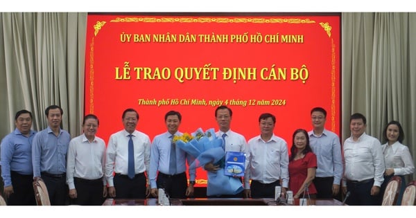 UBND TP HCM trao quyết định bổ nhiệm cán bộ