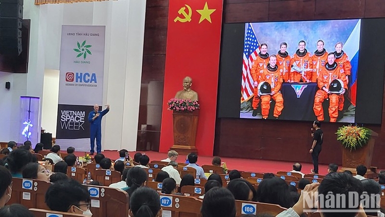 Inauguración de la Semana de la NASA Vietnam - Hau Giang 2023 foto 1