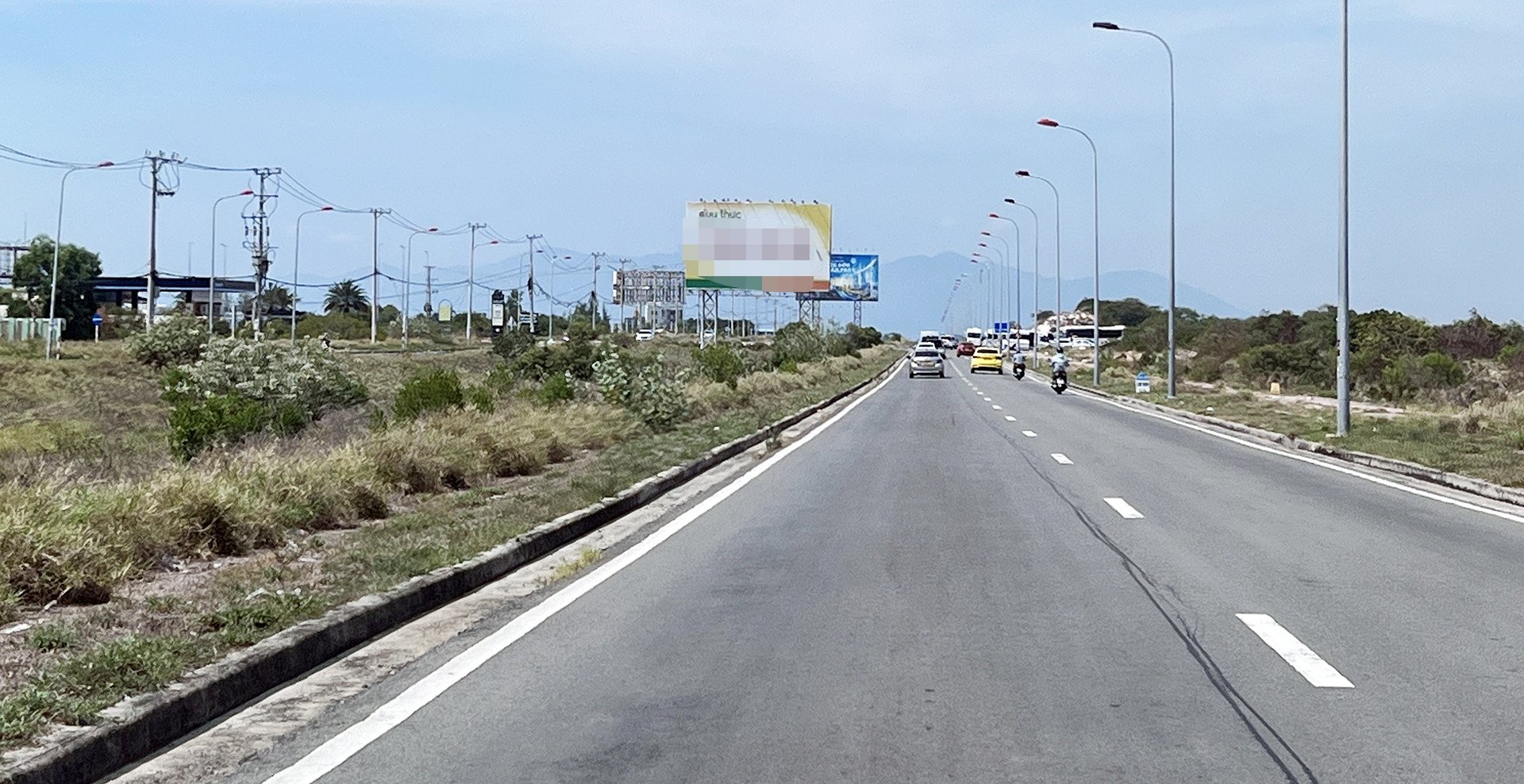 Se invierten casi 100 mil millones de dongs para ampliar la calle Nguyen Tat Thanh hasta el aeropuerto de Cam Ranh.