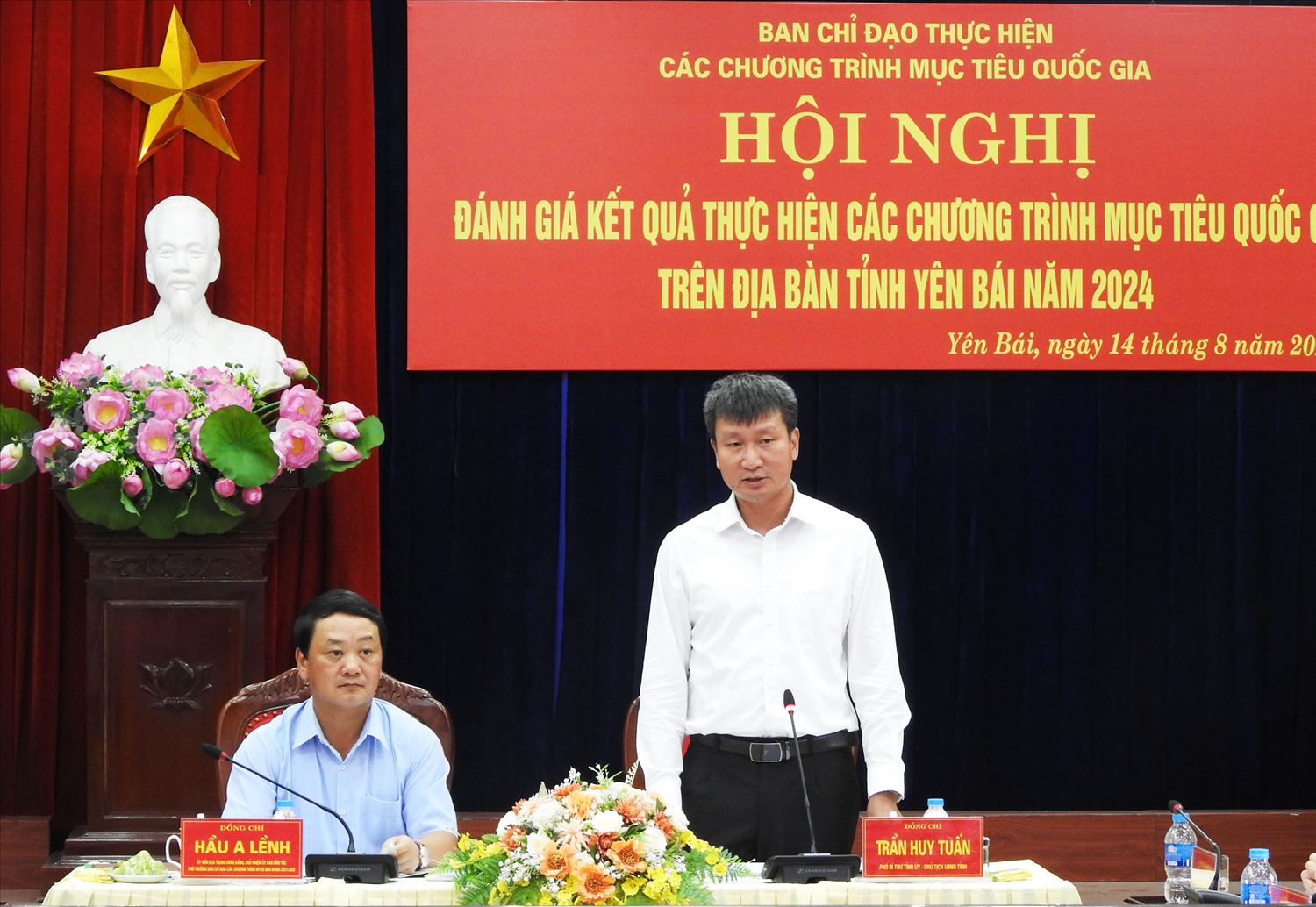 Ông Trần Huy Tuấn - Phó Bí thư Tỉnh ủy, Chủ tịch UBND tỉnh Yên Bái phát biểu tại Hội nghị