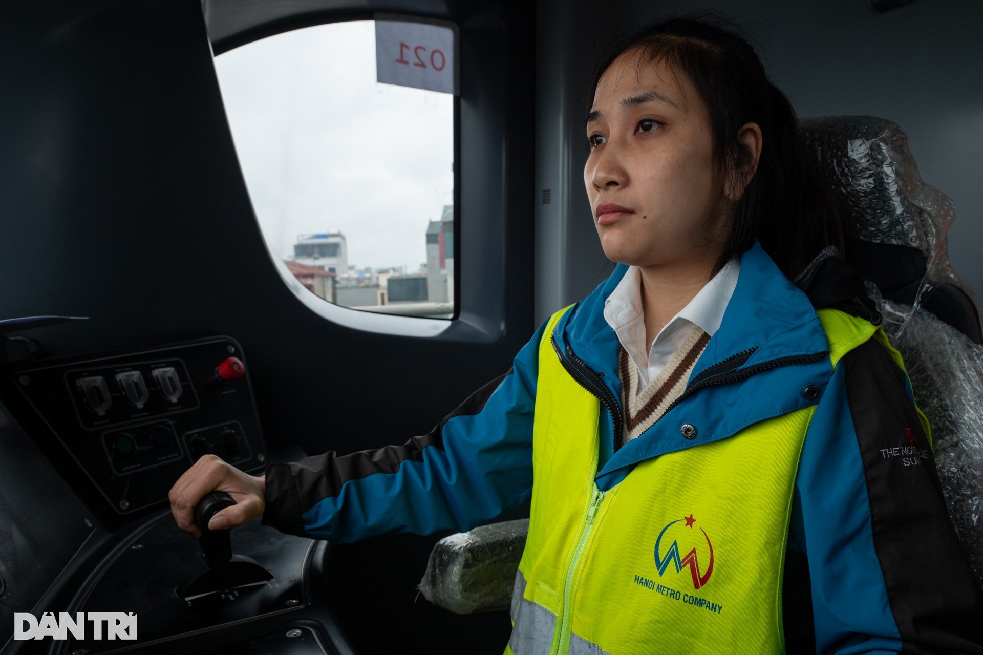 The only 2 female metro train drivers in Hanoi and Ho Chi Minh City photo 6