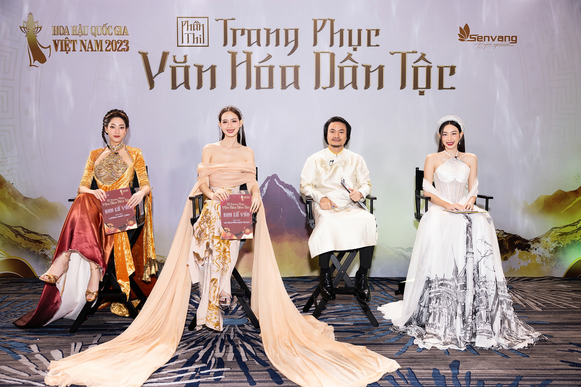 Thiết kế Đông Cuông Đệ Nhị và Gánh hát bội được tranh giành tại Trang phục Văn hóa Dân tộc - Ảnh 1.
