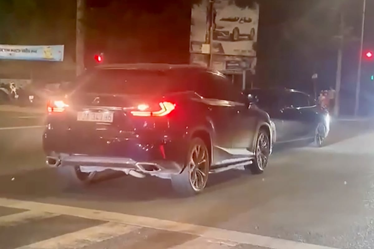 Lexus driver crashes into other cars multiple times on the street