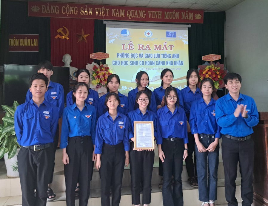 Ra mắt đội hình thanh niên tình nguyện dạy tiếng Anh miễn phí cho học sinh có hoàn cảnh khó khăn.