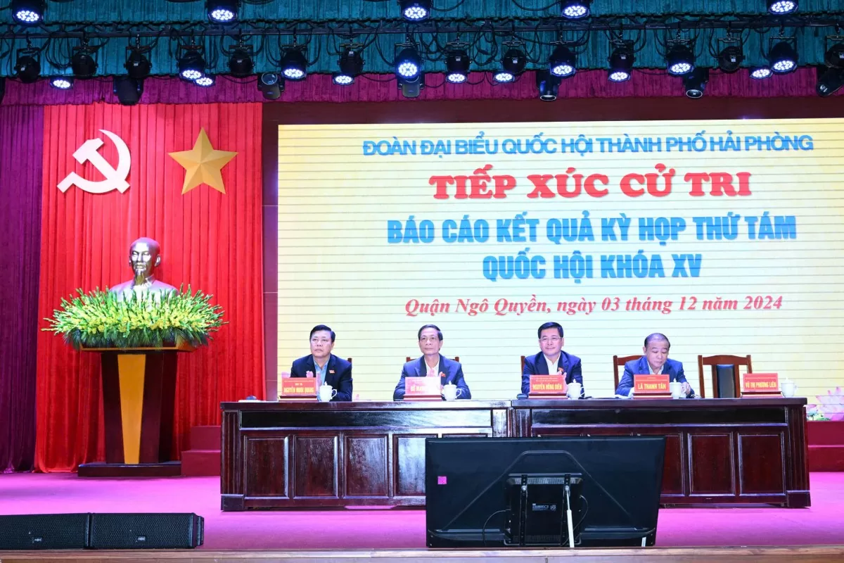 El ministro Nguyen Hong Dien y los diputados de la 15ª Asamblea Nacional se reunieron con los votantes en la ciudad de Hai Phong.