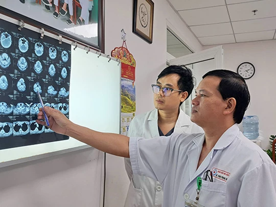 Da Nang: Successful surgery on extremely rare carotid body tumor