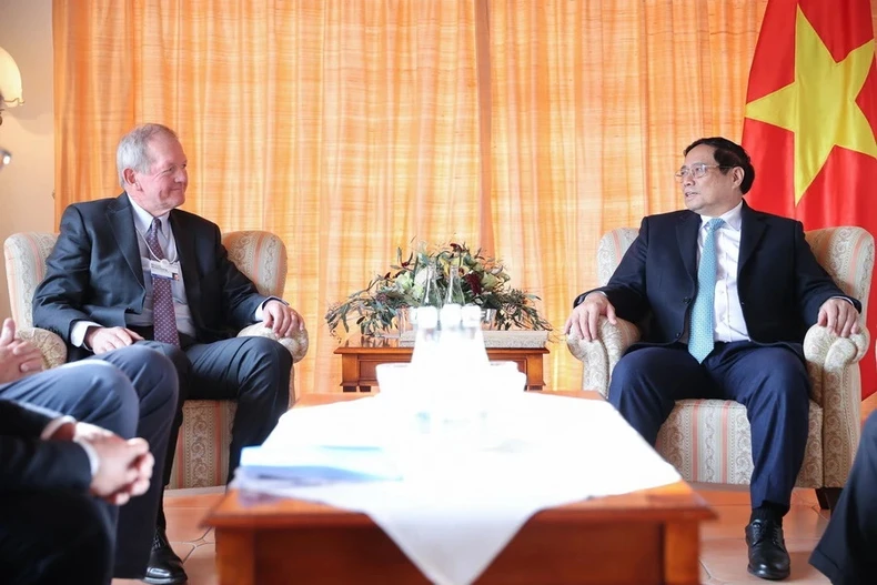 [Foto] Destacadas actividades del Primer Ministro Pham Minh Chinh en Davos, Suiza foto 8