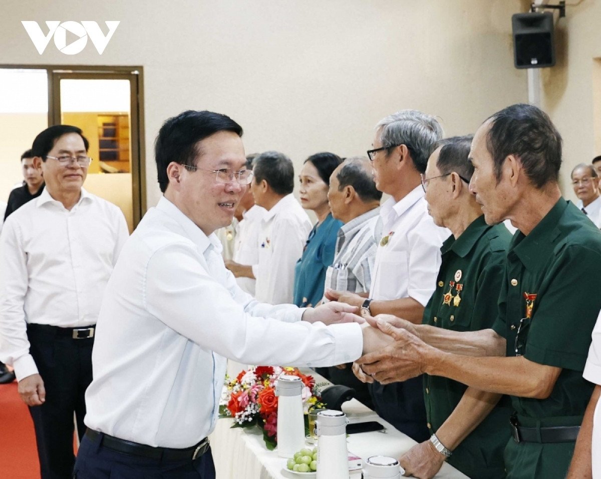 chu tich nuoc vo van thuong gap mat cac cuu tu chinh tri con Dao hinh anh 2