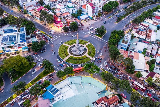 Oil Monument seen from above. Photo: Dat Nguyen