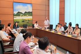 Le député de l'Assemblée nationale Hoang Duc Thang a donné son avis au sein du groupe sur le projet de loi sur les télécommunications et la loi sur l'identification des citoyens (amendée).