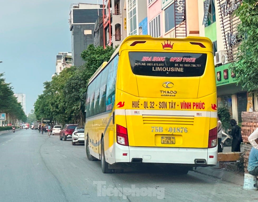 Close-up of the 900 meter long street with 11 bus offices whose licenses have just been proposed to be revoked photo 4