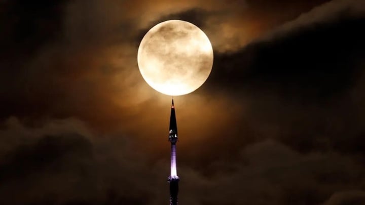 Ein Sommer-Supermond von New York aus gesehen (Foto: Live Science)