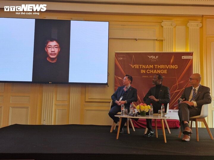 The forum featured influential Vietnamese scientists in many fields such as Physics, Mathematics, Artificial Intelligence, Medicine, Energy and Green Development.