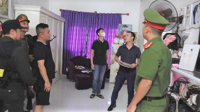 Quang Binh police dismantled a 200 billion VND gambling ring - 2