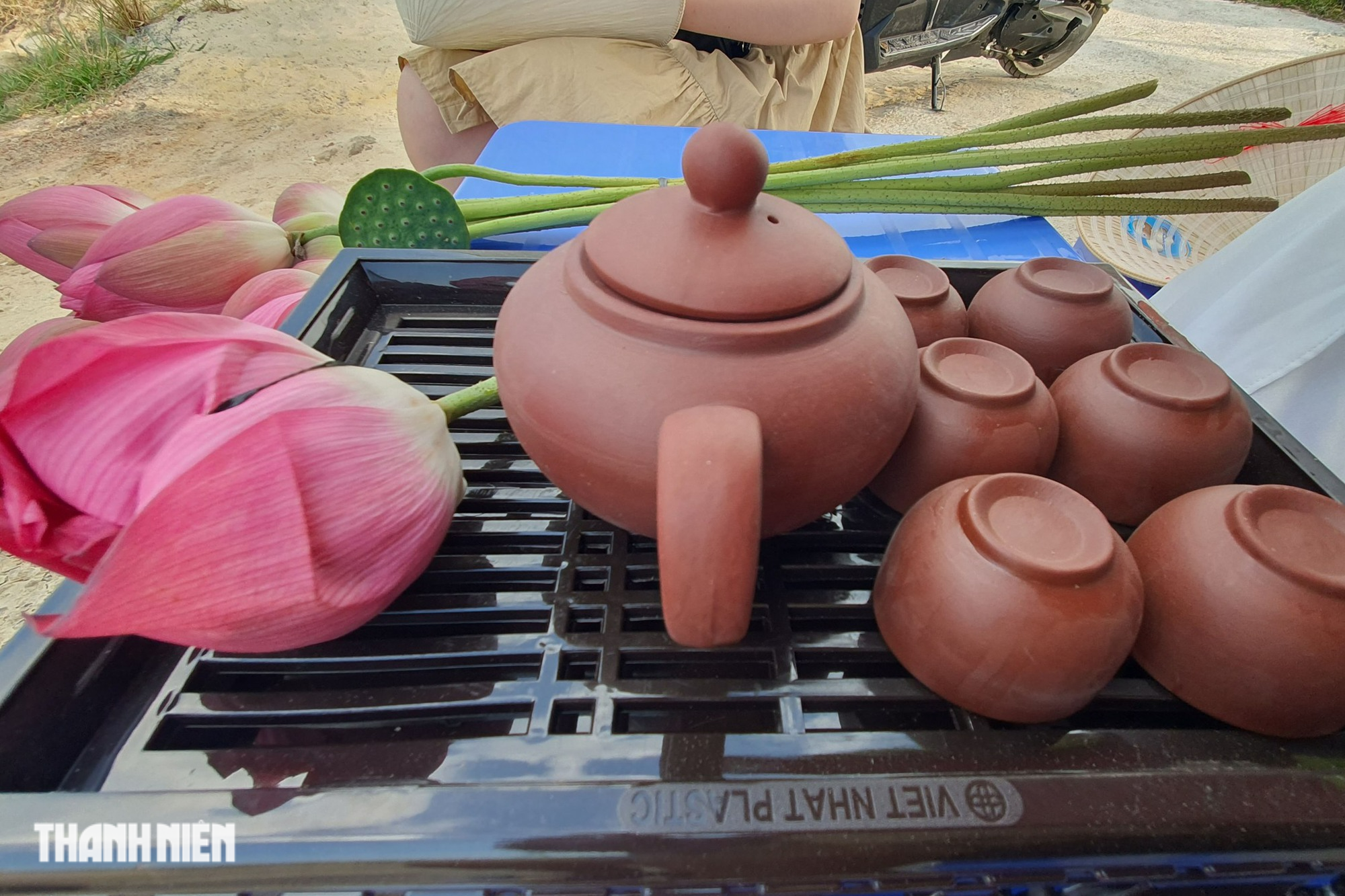 Đầm sen ở vùng quê hút khách đến chụp ảnh tại Quảng Bình - Ảnh 5.