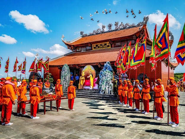 Templo de Lac Long Quan en Mui Ca Rápidamente