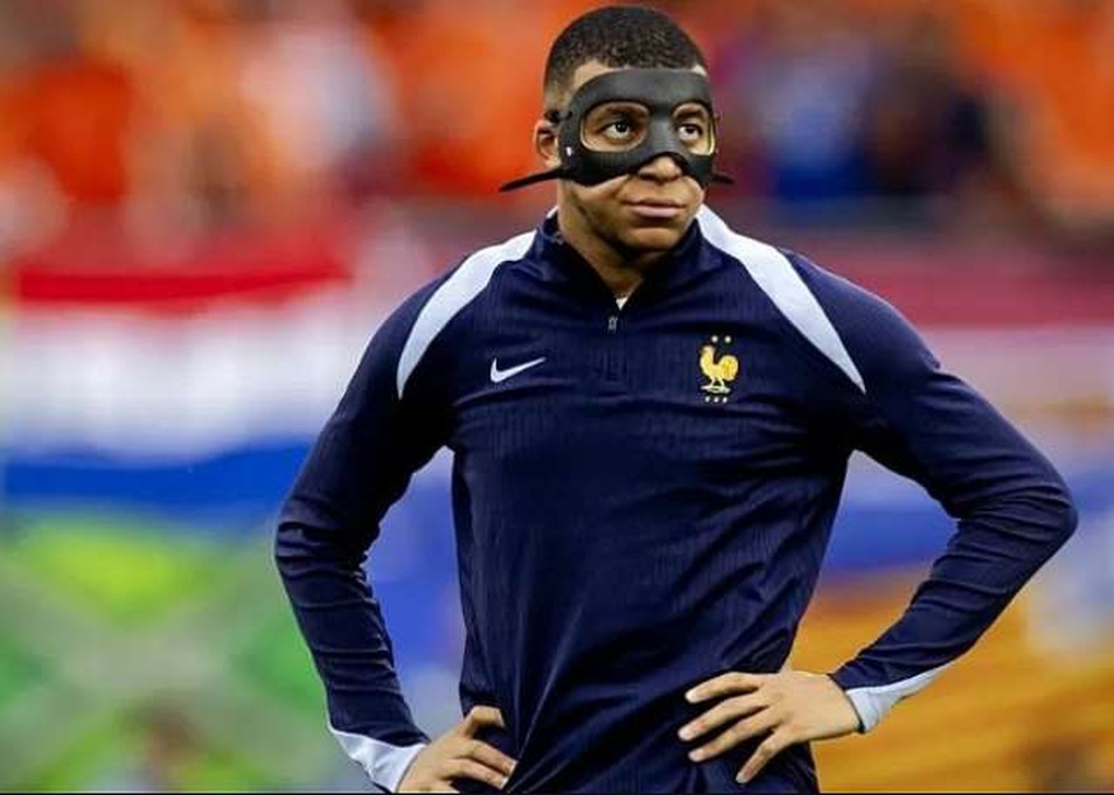 Kylian Mbappe đối diện với án treo giò, gặp vấn đề khó khi đeo mặt nạ - 1