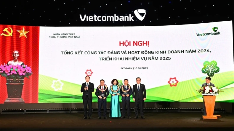 Vietcombank vững thế dẫn đầu, bứt phá với dấu ấn xanh ảnh 3