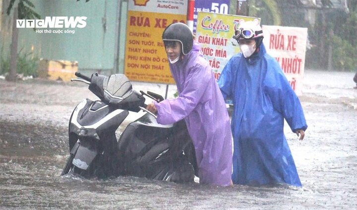 中部地域では広範囲で大雨が降ると予想されています。 （イラスト：チャウ・トゥー）