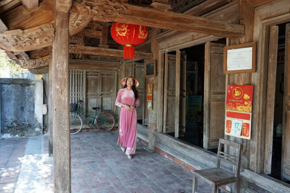 This house is one of six ancient houses in Vietnam preserved by the Asia-Pacific Heritage Organization. The house is currently owned by the family of Mr. Pham Ngoc Tung (70 years old, in Vinh Tien commune). Photo: Quach Du
