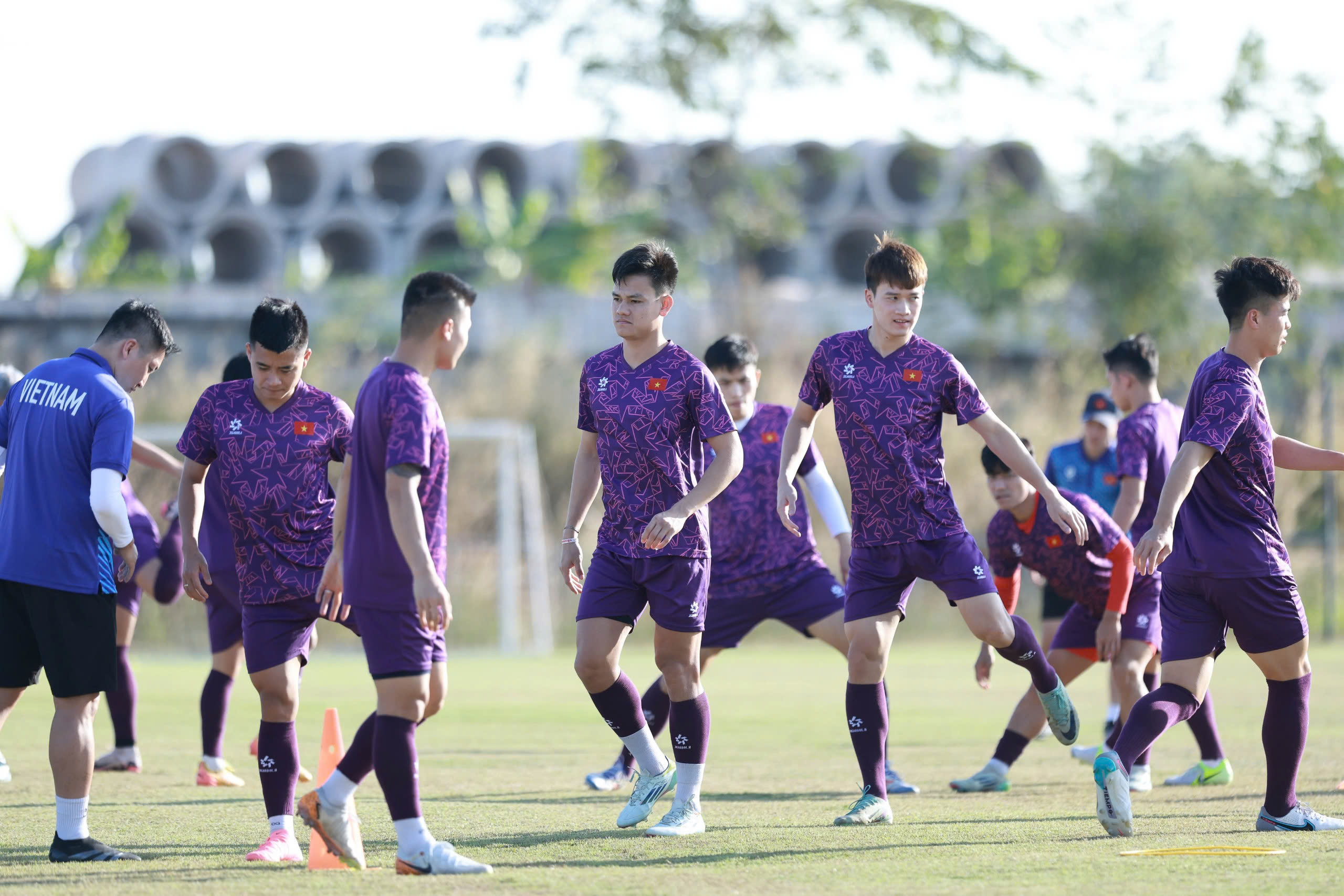 HLV Kim Sang-sik: 'Lào đang mạnh lên, Việt Nam sẽ gặp thử thách khó và thú vị’- Ảnh 2.
