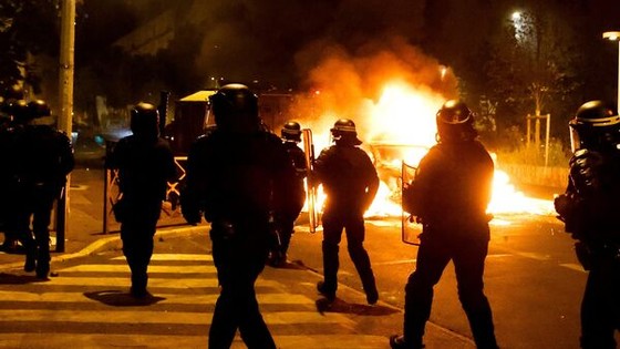 Riots in France, 677 people arrested photo 2