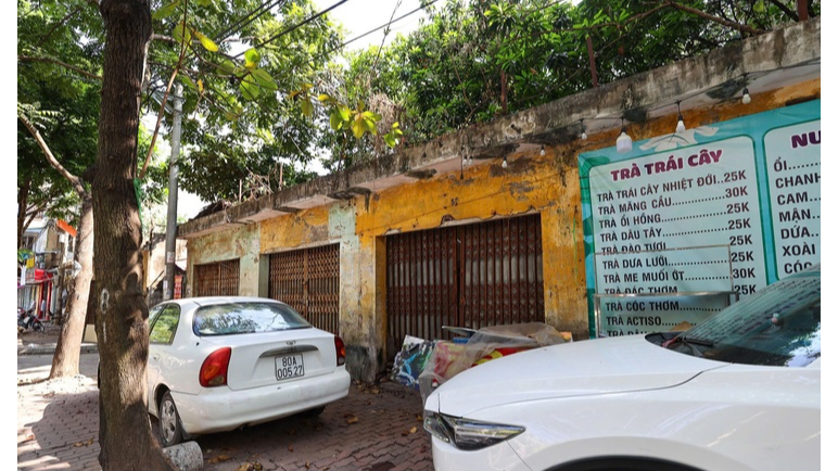 En la calle To Hieu (distrito Ha Dong, Hanoi) hay tres edificios que solían ser sedes de agencias gubernamentales abandonadas. Foto: Periódico Vietnamnet