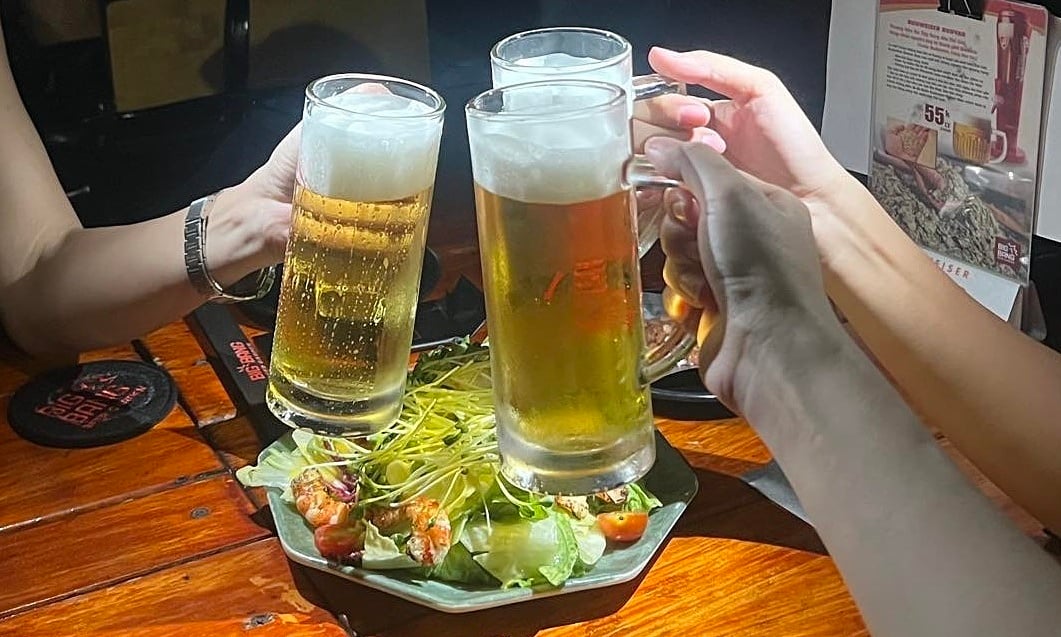 Beber demasiada cerveza y alcohol provoca un envejecimiento rápido de la piel.