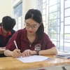 Kandidaten am Prüfungsort der Nguyen Duy Trinh High School, Bezirk Nghi Loc. (Foto: Bich Hue/VNA)