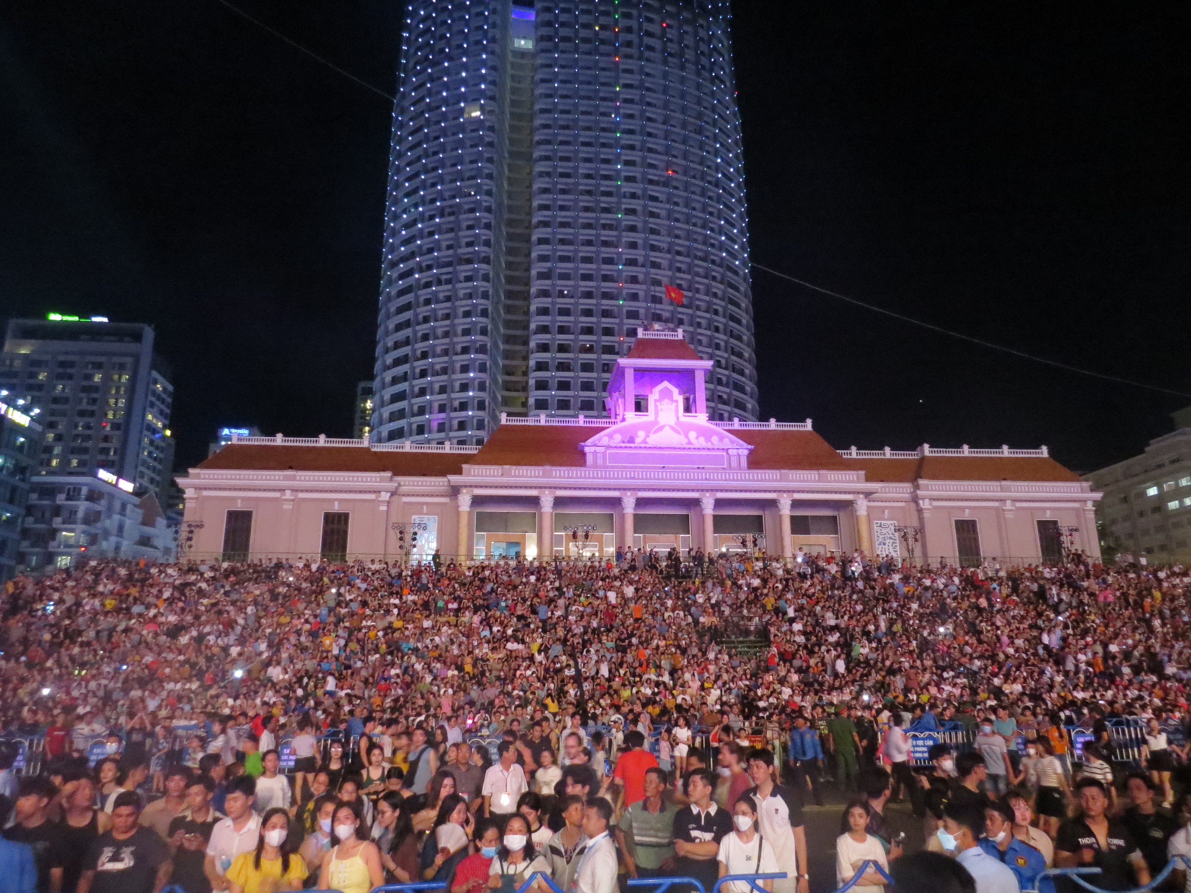 イベント - 第10回海祭りの華やかなオープニングナイト（写真4）。