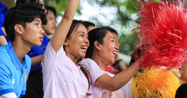 CĐV sinh viên háo hức muốn hâm nóng khán đài ngay loạt trận mở màn vòng loại