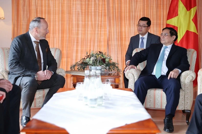 [Foto] Destacadas actividades del Primer Ministro Pham Minh Chinh en Davos, Suiza foto 5