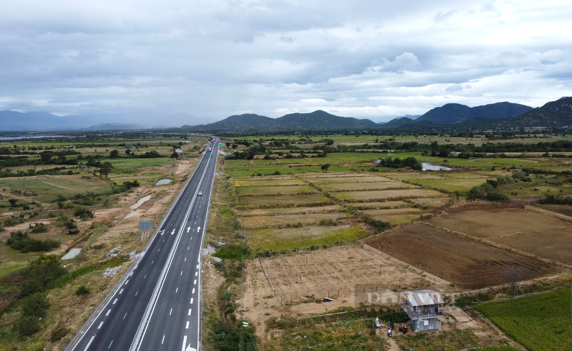 Nông dân “bí đường” vào ruộng vì cao tốc Cam Lâm – Vĩnh Hảo không có đường gom dân sinh - Ảnh 5.