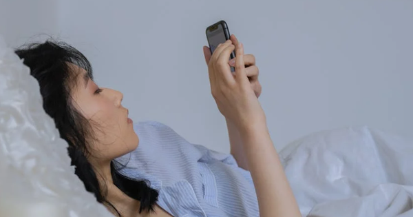 Watching your phone at night increases your risk of diabetes