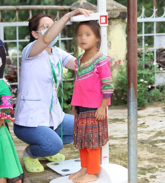 Dépistage du retard de croissance en taille et en poids chez les enfants du district de Dak Glong, province de Dak Nong