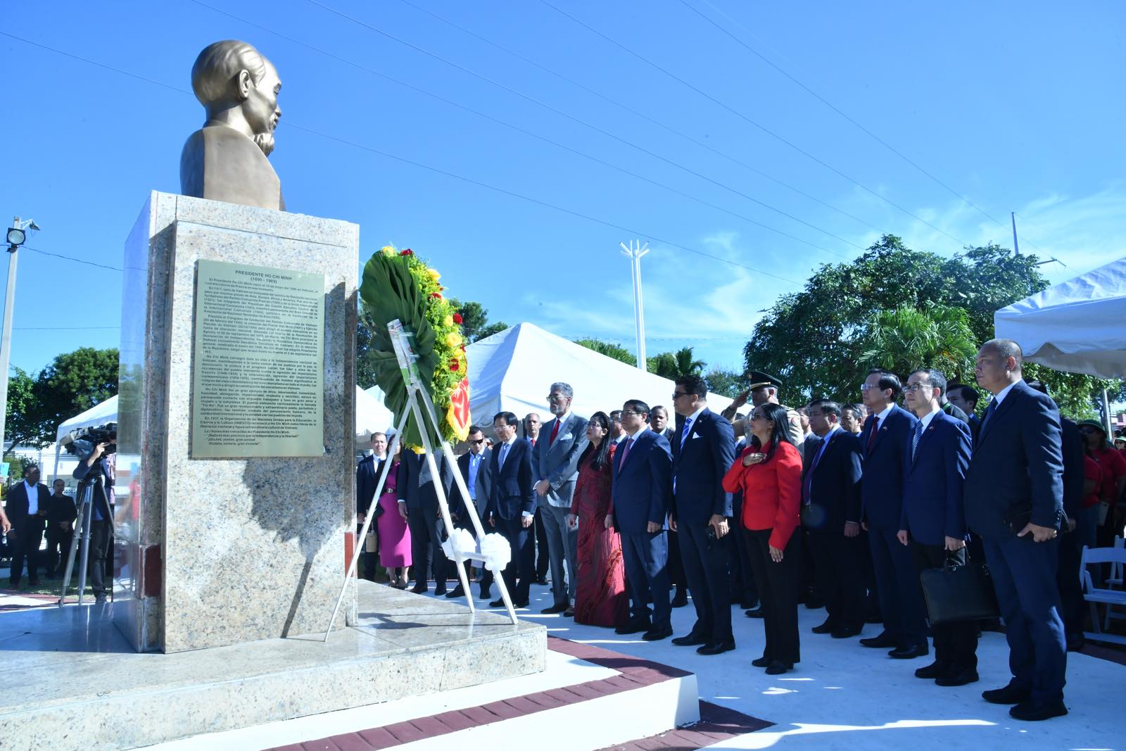 'Như có Bác Hồ trong ngày vui đại thắng' vang lên bên tượng đài Bác giữa thủ đô Santo Domingo- Ảnh 1.