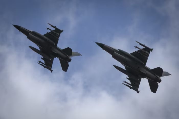 may bay f 16 vua xung tran da bi roi o ukraine hinh 1