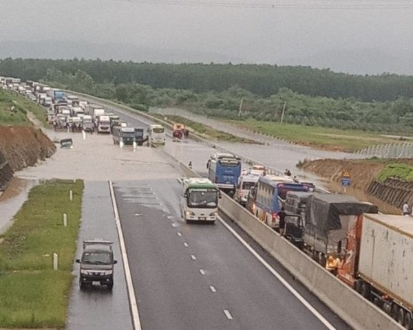 Phan Thiet - Dau Giay Expressway ជន់លិច៖ តើវាជាទំនួលខុសត្រូវរបស់អ្នកណា?