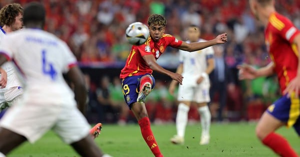 El prodigio Yamal vuelve a ganar a lo grande tras derrotar a Bellingham y recibe prestigioso premio de la UEFA