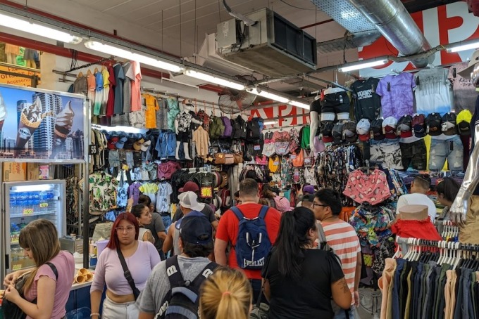 Scène bondée sur un marché en Argentine. Photo : ABC News