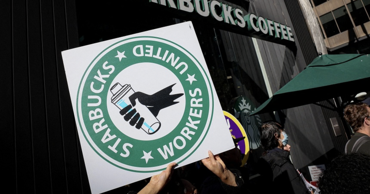 Starbucks droht mit Entlassung von Mitarbeitern, wenn diese nicht ins Büro kommen