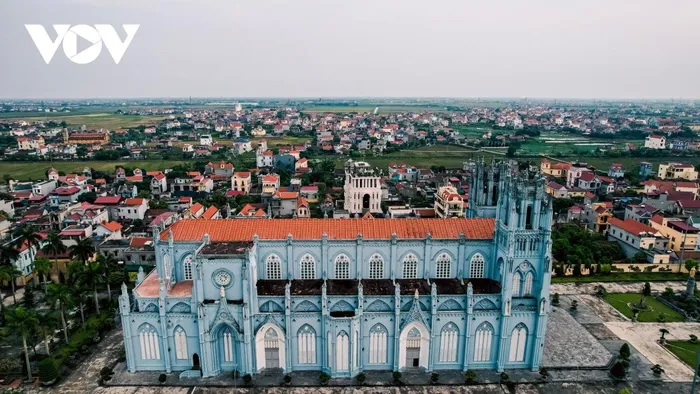 L'église de Phu Nhai est l'une des quatre basiliques du Vietnam, située dans la commune de Xuan Phuong, district de Xuan Truong, province de Nam Dinh.    