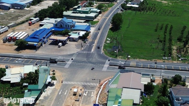 Vista de la autopista Phan Thiet-Dau Giay antes del día de apertura (foto 1)