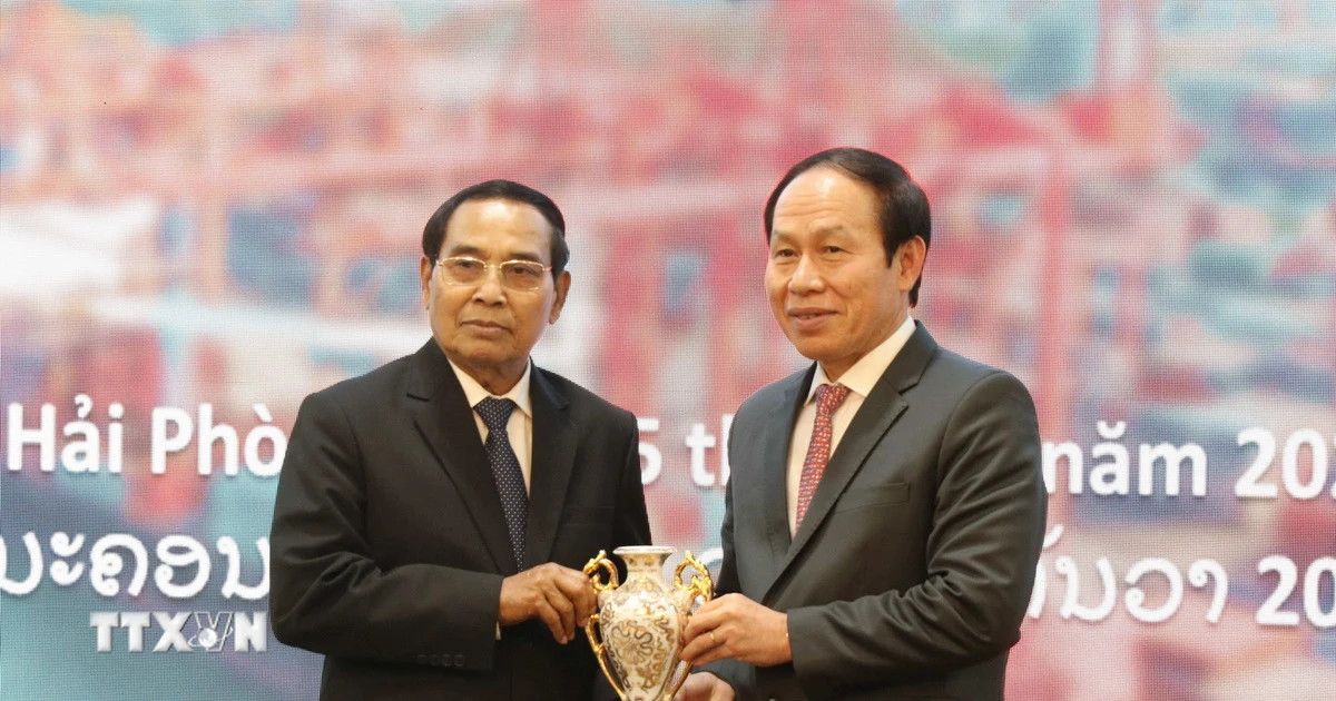 Vice President of Laos visits and works in Hai Phong city