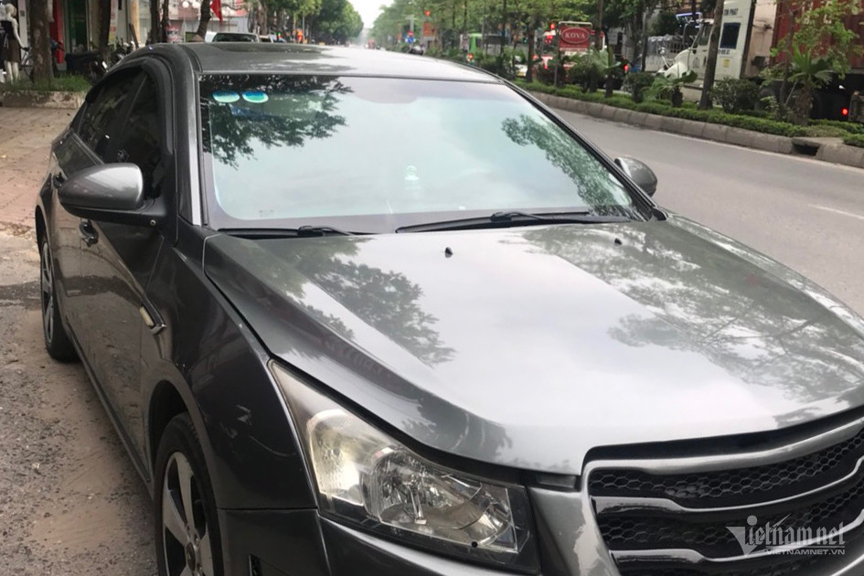 ボンネットを少し開けたままにしておくと、高速道路や高速走行時には適していません。