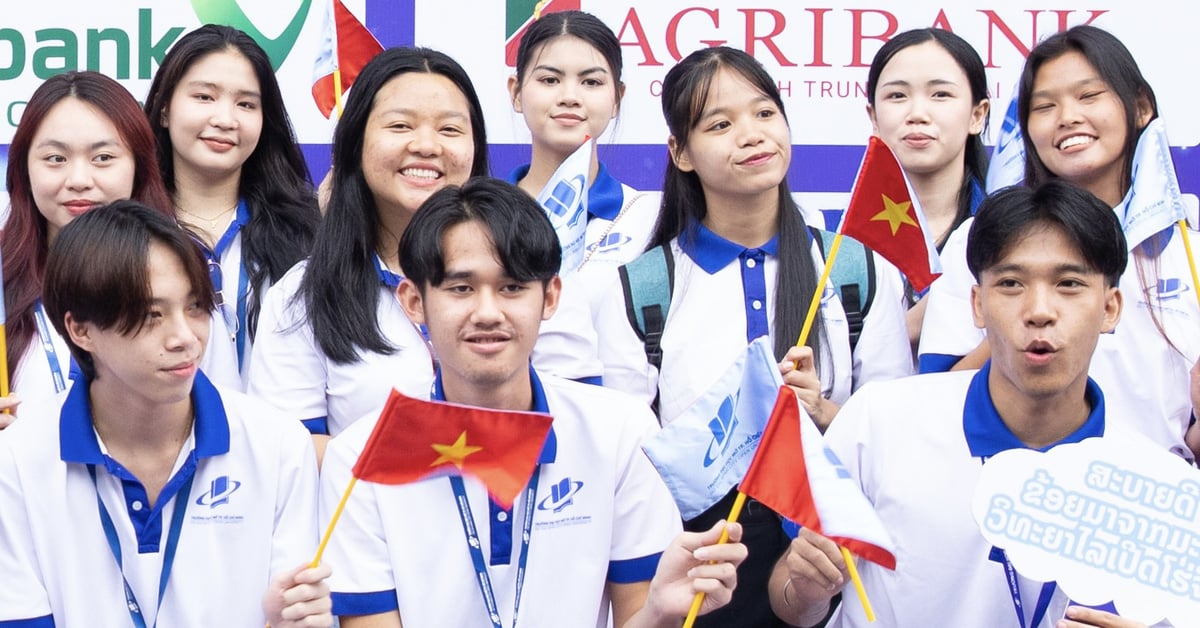 34 tân sinh viên được miễn học phí 4 năm đại học, cấp thêm học bổng