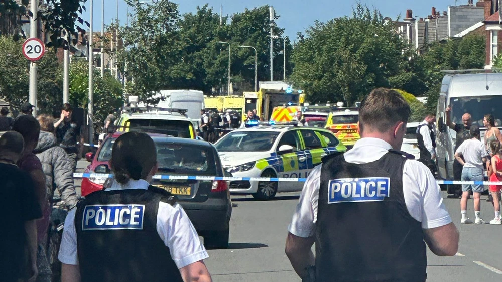 Blocus du lieu de l'agression au couteau en Angleterre. Photo : Chauffeur West/X/PA Wire