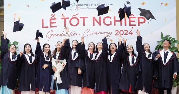 Tân cử nhân, thạc sĩ Học viện Phụ nữ Việt Nam rạng rỡ trong ngày nhận bằng tốt nghiệp