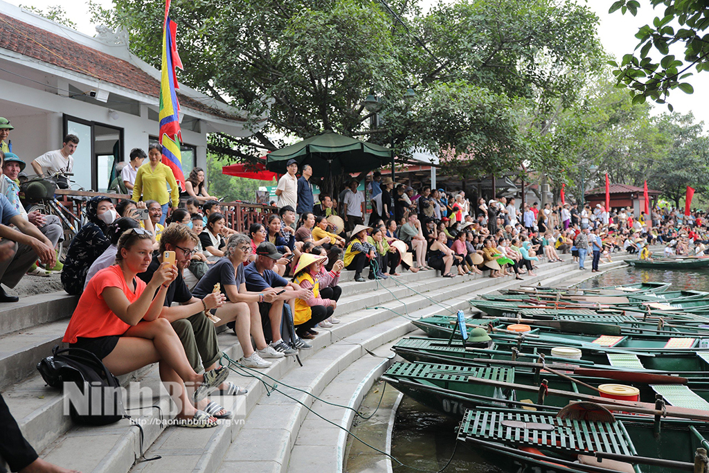 กิจกรรมทางวัฒนธรรมและกีฬานิญบิ่ญในเทศกาล Thai Vi Image 2