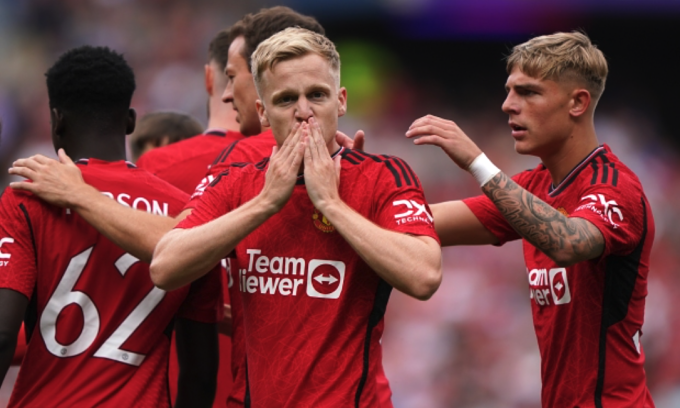 Van de Beek vui mừng sau khi ghi bàn đầu tiên cho Man Utd kể từ tháng 11/2021. Ảnh: PA